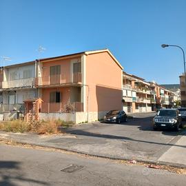 Terratetto su due livelli, con garage