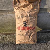 carbone di legna per barbecue e  kamado