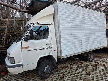 nissan camion
