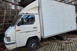 nissan camion