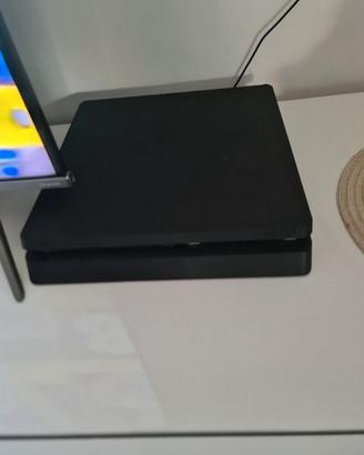 Playstation 4 coml'età di cai e un gioco di moto