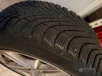 Cerchi in lega con pneumatici 16’’