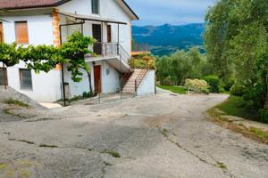 Casa indipendente con terreno
