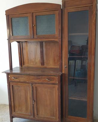 antica vetrinetta con colonna