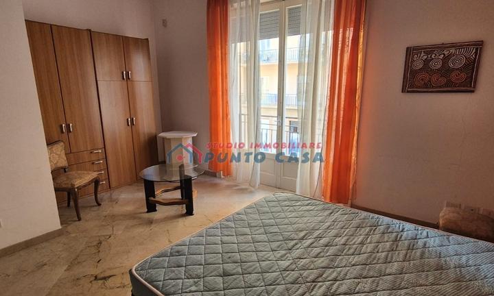 VIA COLONNELLO ROMEY - App.to 1° p 3 vani