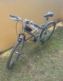 Bicicletta adulto bTwin con casco incluso