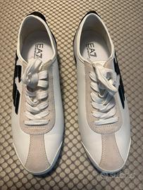 UN PAIO DI SCARPE ARMANI