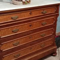 mobile antico con piano in marmo