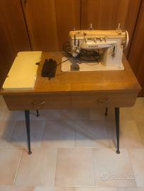 Macchina da cucire Singer 412 M con mobile