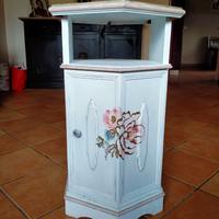 Mobile esagonale restaurato