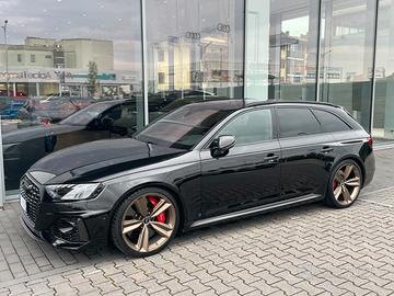 AUDI RS4