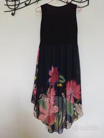 Abito Nero Hi-Lo con Fantasia Floreale Tropicale -