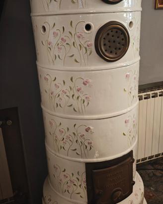 STUFA A TORRE IN CERAMICA DI CASTELLAMONTE