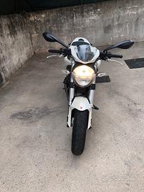 Moto Ducati 696 Plus