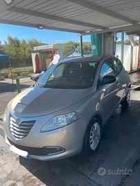 Lancia Ypsilon gold 2011