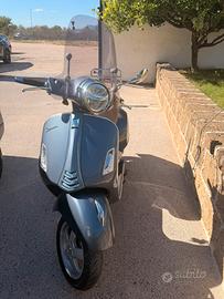 VESPA GTS 300 – 2019 – 12.000 KM – GRIGIA