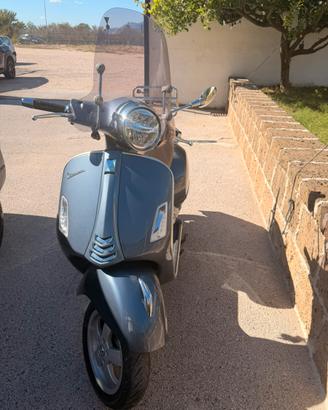 VESPA GTS 300 – 2019 – 12.000 KM – GRIGIA