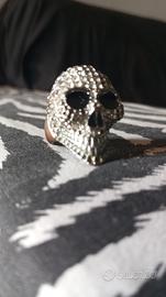 Anello con Teschio coperto da Brillantini 