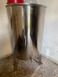 Serbatoio in acciao inox per vino