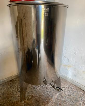 Serbatoio in acciao inox per vino