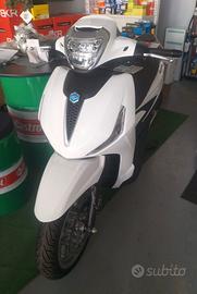 Beverly 300 HPE  anno 2024 come nuovo 600 km