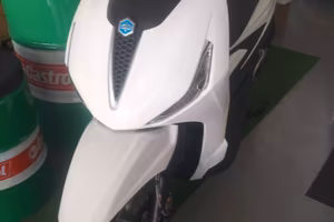 Beverly 300 HPE  anno 2024 come nuovo 600 km