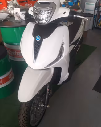 Beverly 300 HPE  anno 2024 come nuovo 600 km
