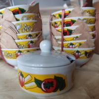 Set di ciotoline vintage con decorazioni rustiche