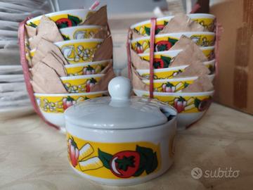 Set di ciotoline vintage con decorazioni rustiche