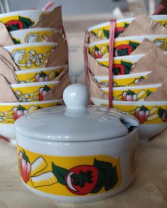Set di ciotoline vintage con decorazioni rustiche