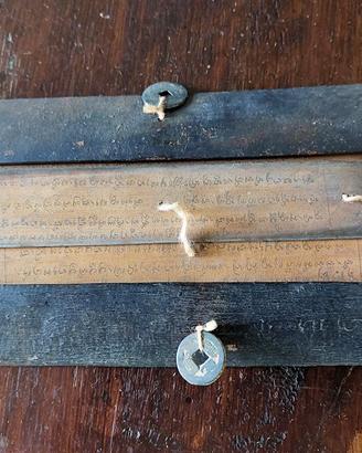 MANOSCRITTO ANTICO SU FOGLIA DI PALMA