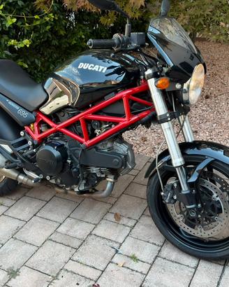 Ducati Monster 695