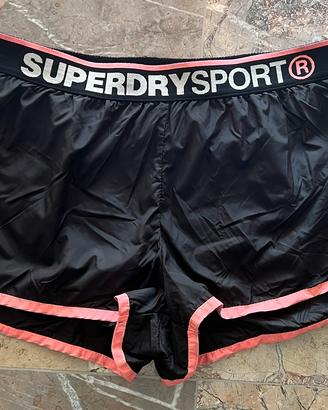 Short Sport donna “ Superdry” neri e rosa Tg M