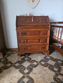 Cassettiera con ribalta