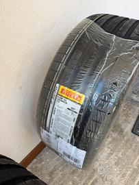 Pirelli P Zero PZ4 275/35 R22 104Y XL