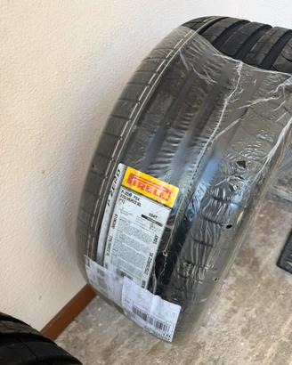 Pirelli P Zero PZ4 275/35 R22 104Y XL
