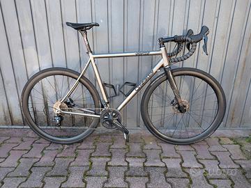 bici corsa Lynskey titanio Shimano Ultegra 