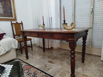 Tavolo antico in legno massello firmato Campari