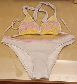 4 costumi e 3 pezzi sopra tagliaS