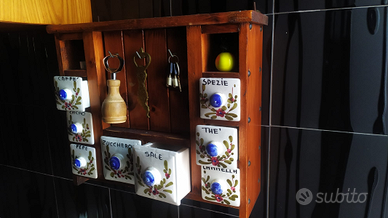 Bacheca porta spezie