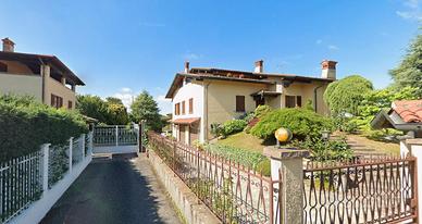 Trilocale con garage e cantina a Merate