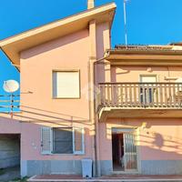 PORZIONE DI BIFAMILIARE A FABRICA DI ROMA