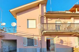 PORZIONE DI BIFAMILIARE A FABRICA DI ROMA