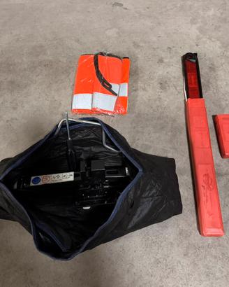 Kit crick auto completo con triangolo e gilet
