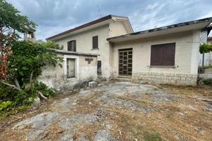 CASA SEMINDIPENDENTE A VILLA LATINA