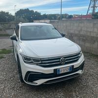 Volkswagen Tiguan 2.0 tdi R-Line 150cv dsg