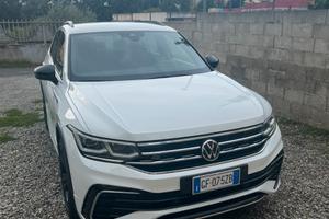 Volkswagen Tiguan 2.0 tdi R-Line 150cv dsg