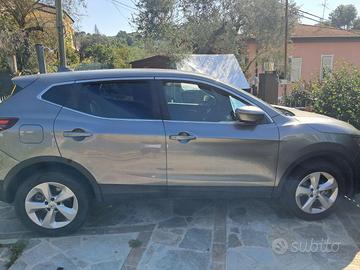 NISSAN CON POCHI KM