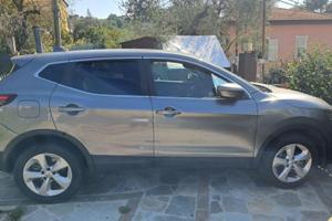 NISSAN CON POCHI KM