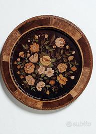 piatto decorativo in legno intarsiato